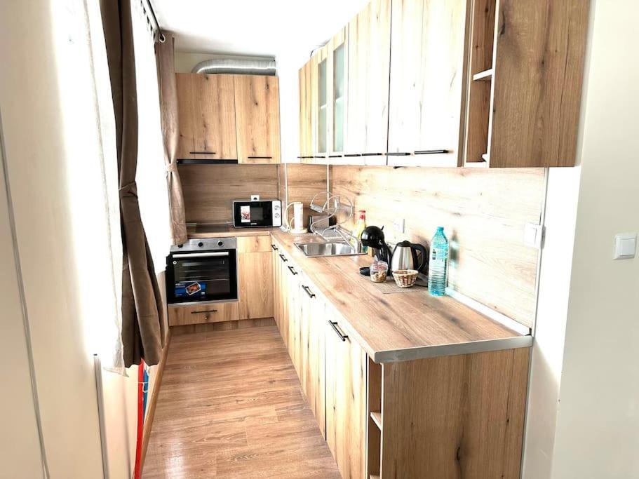 Green Park Apartment - Brand New Studio! Ruse Extérieur photo