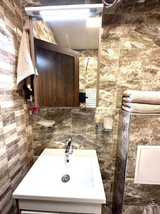 Green Park Apartment - Brand New Studio! Ruse Extérieur photo